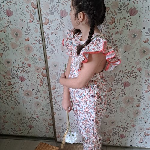 Combinaison été pantalon, salopette,bretelles volants petite fille  bohème motifs indiens corail, tenue enfant demoiselle d'honneur
