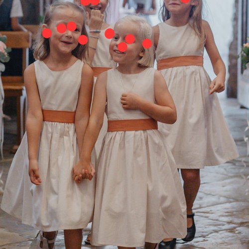 Robe mariage petite fille rétro écru ceinture grand noeud rose corail, printemps été.