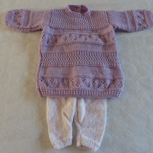 Robe-tunique violette et son caleçon blanc moucheté rose et mauve en  taille naissance pour bébé fille