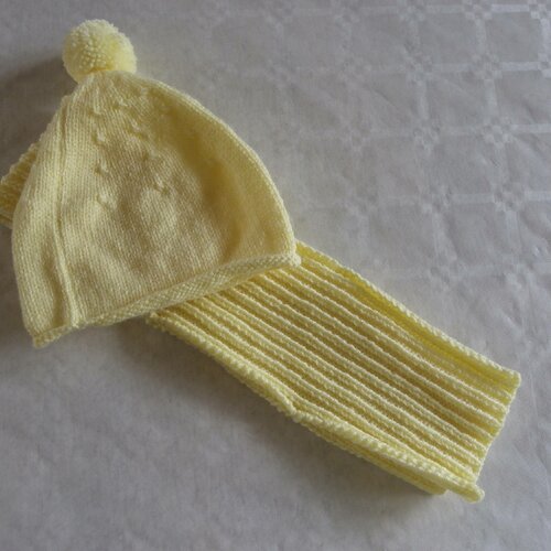 Bonnet et écharpe  jaune taille 3 mois pour bébé fille ou garçon