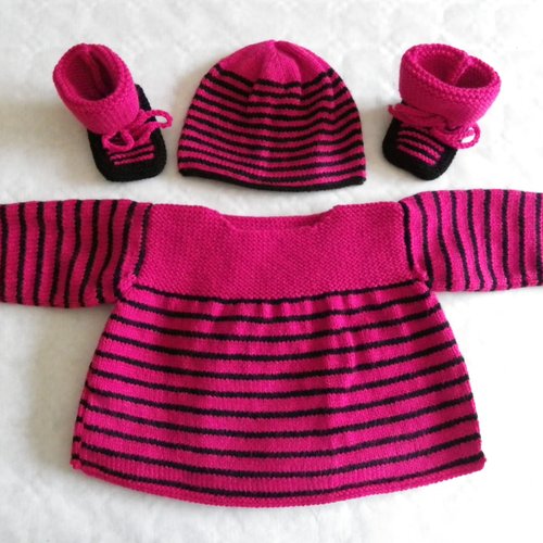 Ensemble naissance brassière , bonnet et chaussons rose et noir 3 mois pour bébé fille