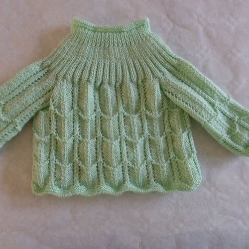 Brassière fait-main en laine acrylique verte , 3 mois pour bébé fille ou garçon , cadeau de naissance