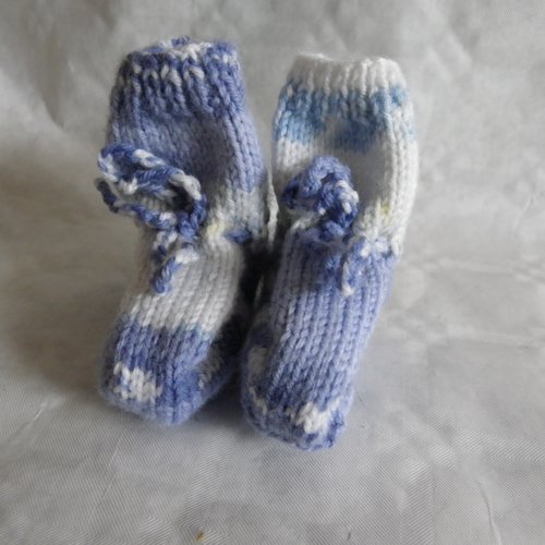 Chaussons bleu  , bébé fille ou garçon , taille 0 à 3 mois