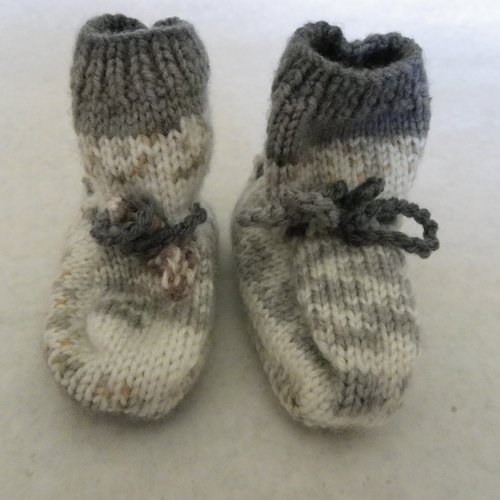 Chaussons gris , bébé garçon , taille 0 à 3 mois
