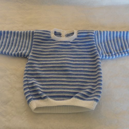 Pull rayé blanc et bleu  , taille 18 mois