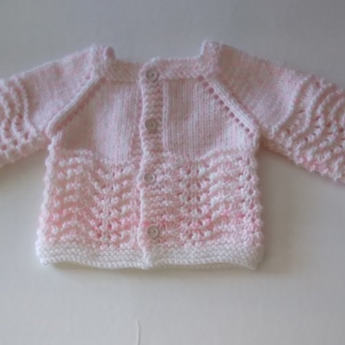 Brassière bébé tricotée mains rose