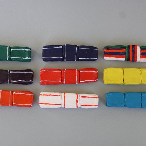 Portes couteaux en forme de noeuds multicolores