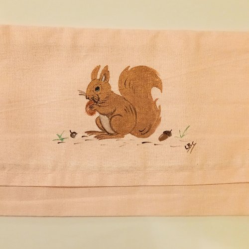 Pochette range serviette de table peinte à la main en coton rose  écureuil