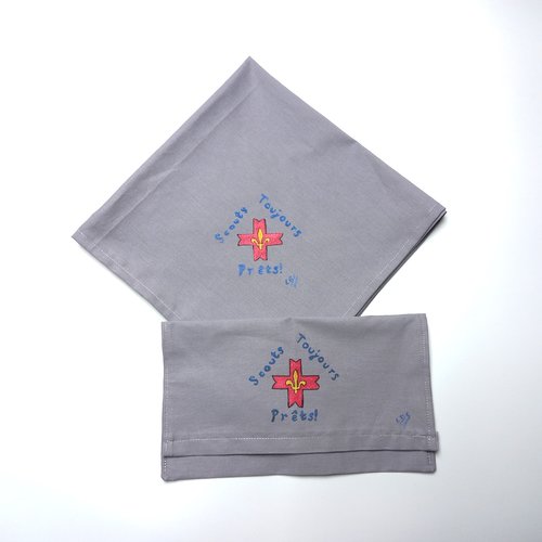 Enesemble serviette de table et sa pochette peintes à la main en coton gris croix scoute