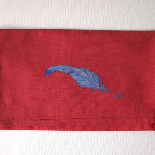 Pochette range serviette de table peinte à la main en coton rose fuchsia plume bleue