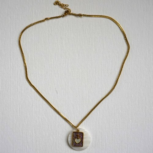 Collier chaîne et pendentif nacre et sacré coeur blanc pailleté
