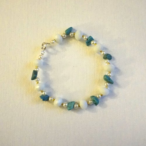 Bracelet pierres turquoises et perles blanches