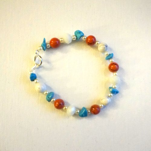 Bracelet pierres turquoises et perles blanches et corail