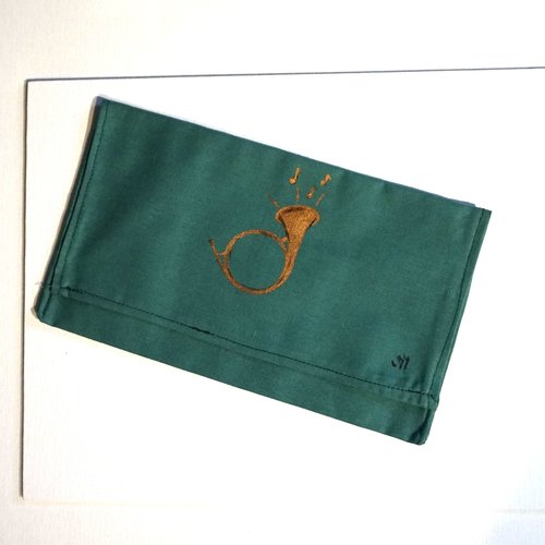 Pochette range serviette de table peinte à la main en coton vert trompe de chasse
