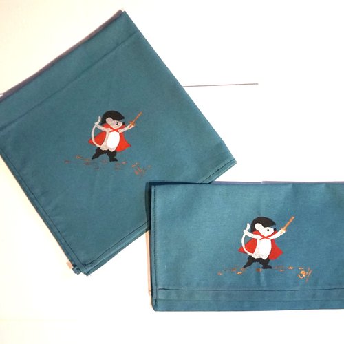 Enesemble serviette de table et sa pochette peintes à la main en coton vert forêt souris