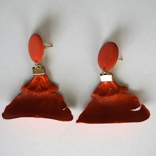 Boucles d'oreilles percées orange et pétales de cèdre orange