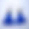 Boucles d'oreilles percées nacre blanc et pétales de cèdre bleu roi