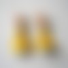 Boucles d'oreilles fimo blanc doré et pétales de pin jaune