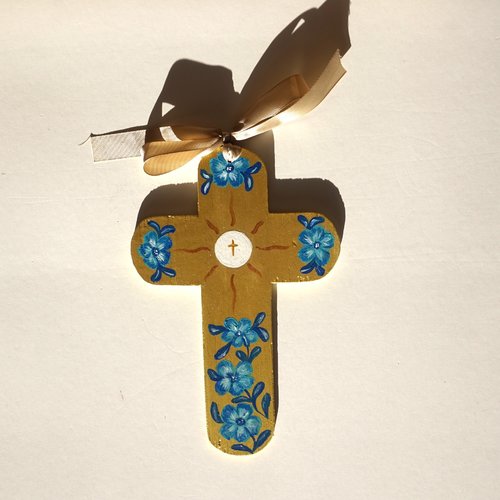 Croix de l'espérance de baptême ou de communion en bois fleurs turquoise sur fond doré