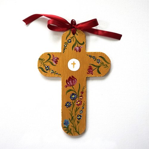 Croix de l'espérance de baptême ou de communion en bois tulipes rouges et fleurs bleues sur fond doré