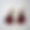 Boucles d'oreilles percées nacre et pétales de cèdre rouge bordeaux