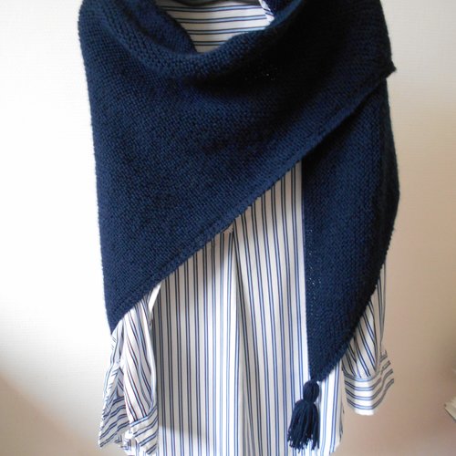 Vendu -très grand châle/chèche point mousse, couleur bleu marine, tricoté main laine douce et chaude