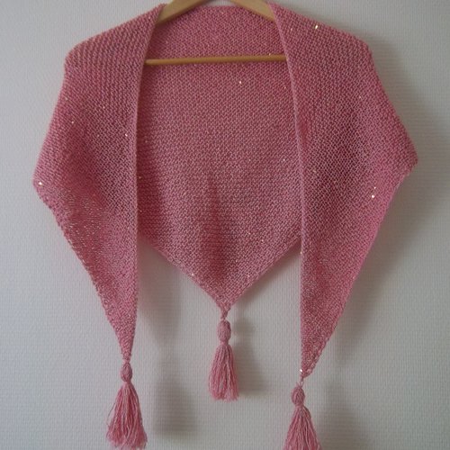 Vendu -châle/chèche rose avec sequins, tricoté main point mousse,