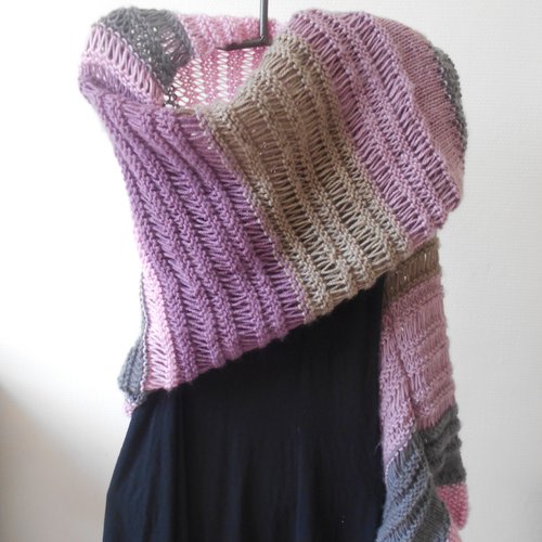 Boléro, chauffe-épaule, tricoté main dans une laine degradé du rose, violet, gris, vieux rose, kaki foncé
