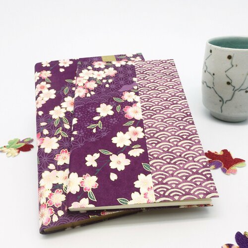 Carnet d'écriture violet, papier japonais fleurs sakura et seigaiha, cahier de note prune lilas, voyage japon zen, journal intime pour elle