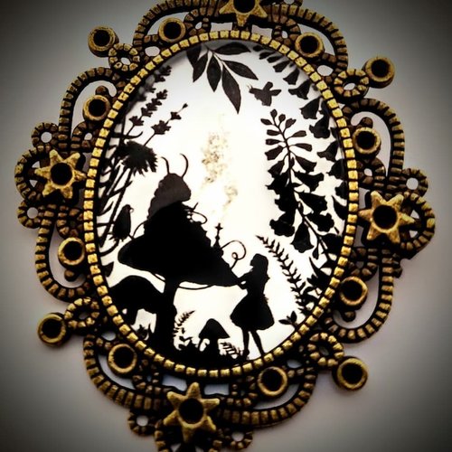 Broche alice et chenille qui fume - accessoire pays des merveilles - cadeau femme original.