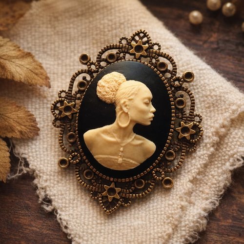 Broche camée moderne femme africaine – portrait afro en résine sculpté –  bijou néo-victorien.
