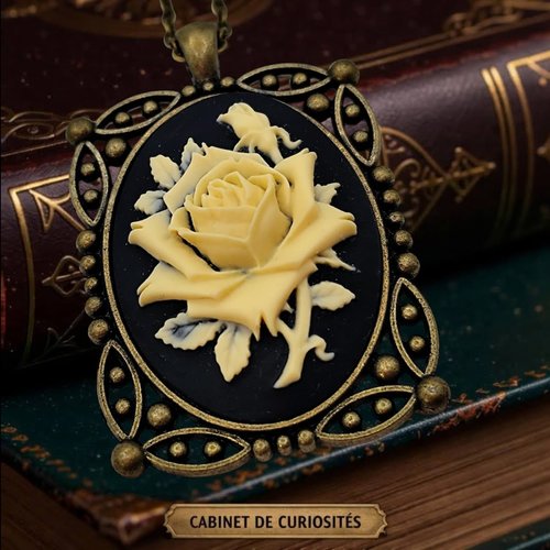 Bijou botanique femme – camée rose ivoire sculptée – style gothique romantique