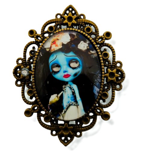 Broche romantique poupée gothique - portrait baroque sacré - bijou cabinet de curiosités