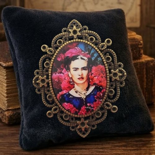 Bijou folklorique botanique - portrait féministe mexicain - univers frida kahlo.