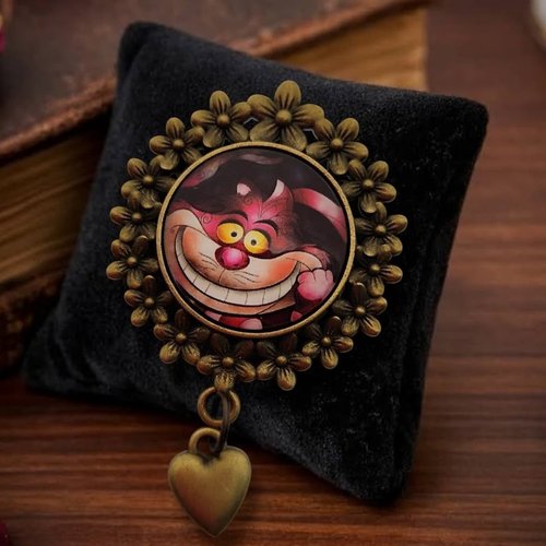 Broche "sourire du chat des merveilles". cadeau de "non-anniversaire" poétique.