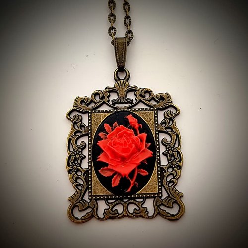 Pendentif camée rose rouge – pendentif floral gothique – cadeau romantique victorien..