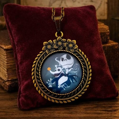 Pendentif rond "jack et zéro" - portrait héros jack skellington et son chien fantôme.