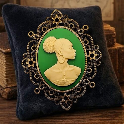 Bijou femme noire élégante - camée portrait féminin ivoire - cadeau artistique afrique.