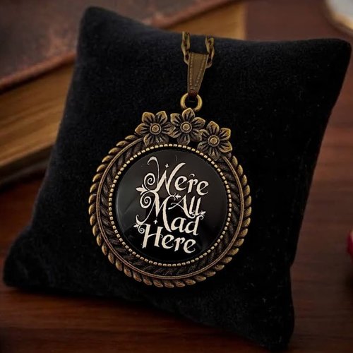 Collier illustration "we are all mad " -hommage sourire chat d'alice - cadeau "monde à l'envers".