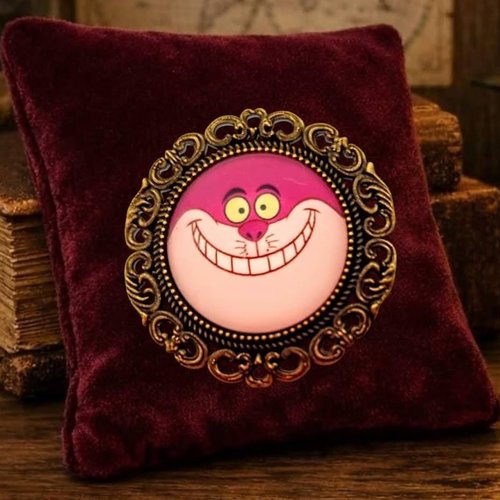 Broche ronde "chat souriant" - portrait chat du cheshire - hommage au pays imaginaire.