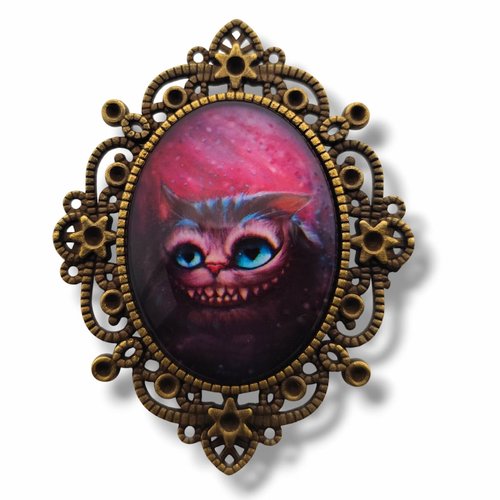 Broche "sourire du chat" gothique féerique. célébration du monde à l'envers.