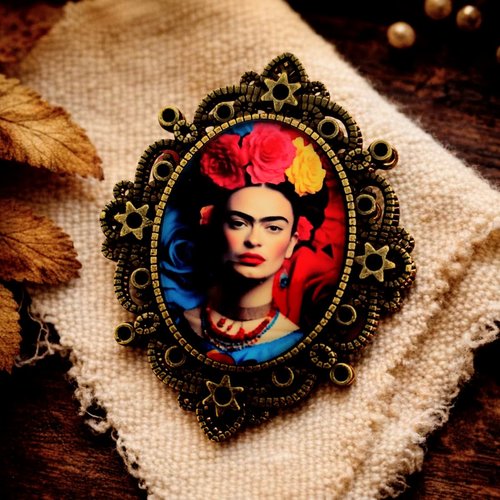 Bijou mexicain portrait esprit frida – broche florale colorée – création artisanale française.
