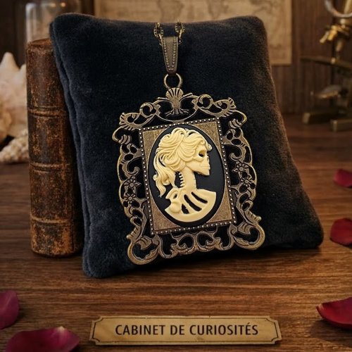 Pendentif camée portrait squelette féminin - bijou mémento mori - style cabinet de curiosités.