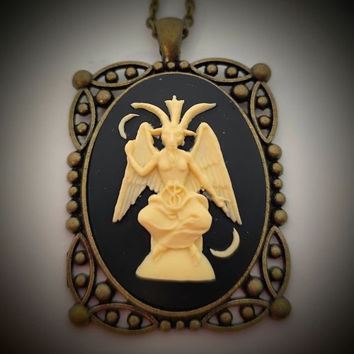 Pendentif talisman magique belzebuth - cadeau gothique sorcière moderne.
