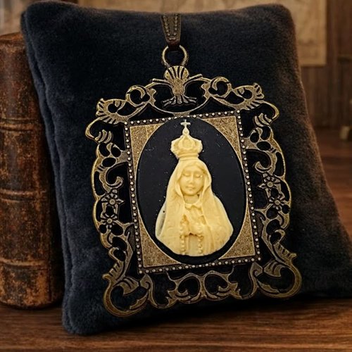 Pendentif camée "vierge couronnée" - relique sacrée catholique mère de dieu.