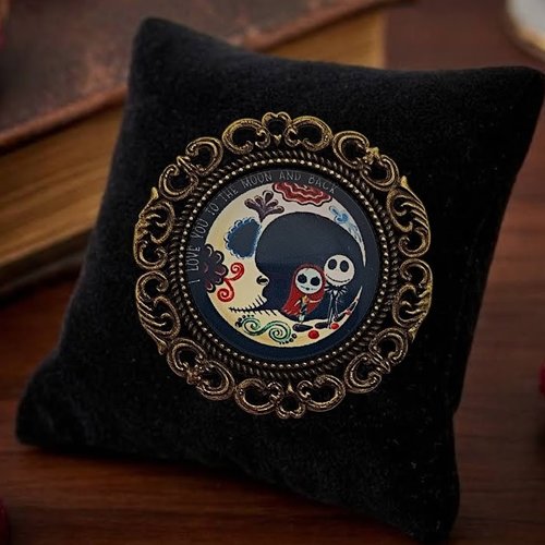 Broche ronde jack skellington et sally - accessoire gothique poétique cadeau halloween et automne