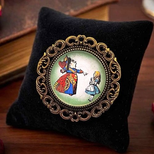 Broche artisanale portrait reine de coeur - univers conte victorien pays merveilleux.