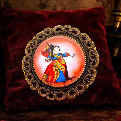 Broche reine de coeur "qu'on lui tranche la tête" - cadeau femme style pays des merveilles.