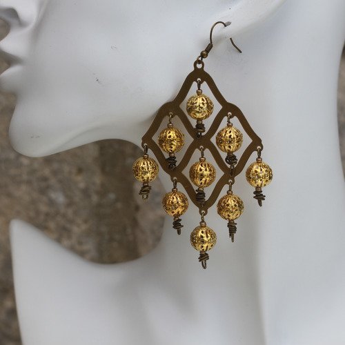 Boucles d'oreilles métal doré-perles filigranées modèle "vive le vent"
