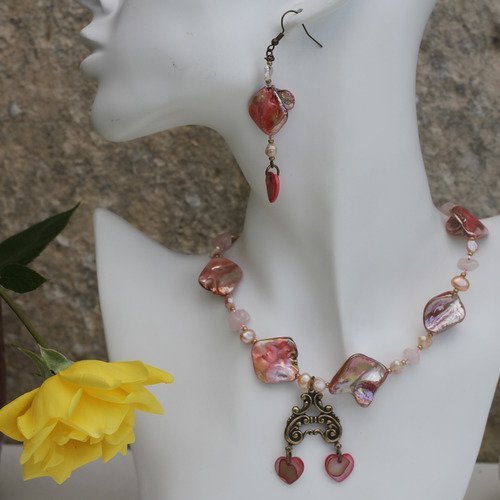 Parure collier et boucles d'oreilles perles de culture-quartz rose-nacre rose modèle "eglantier"